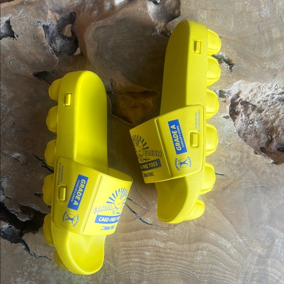 Meow Wolf Omega Mart Cage Free Toes Mens Womens Slides - Marked Men’s Size 6 - Picture 8 of 16